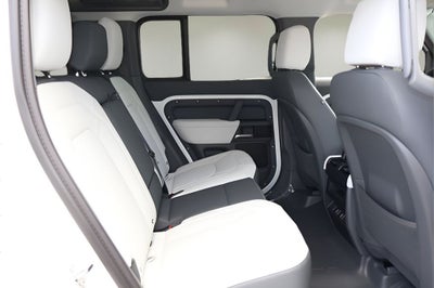 2026 Land Rover Defender 110 X-Dynamic SE