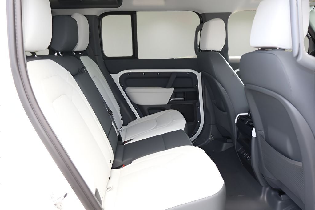 2026 Land Rover Defender 110 X-Dynamic SE