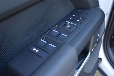 2026 Land Rover Defender 110 X-Dynamic SE