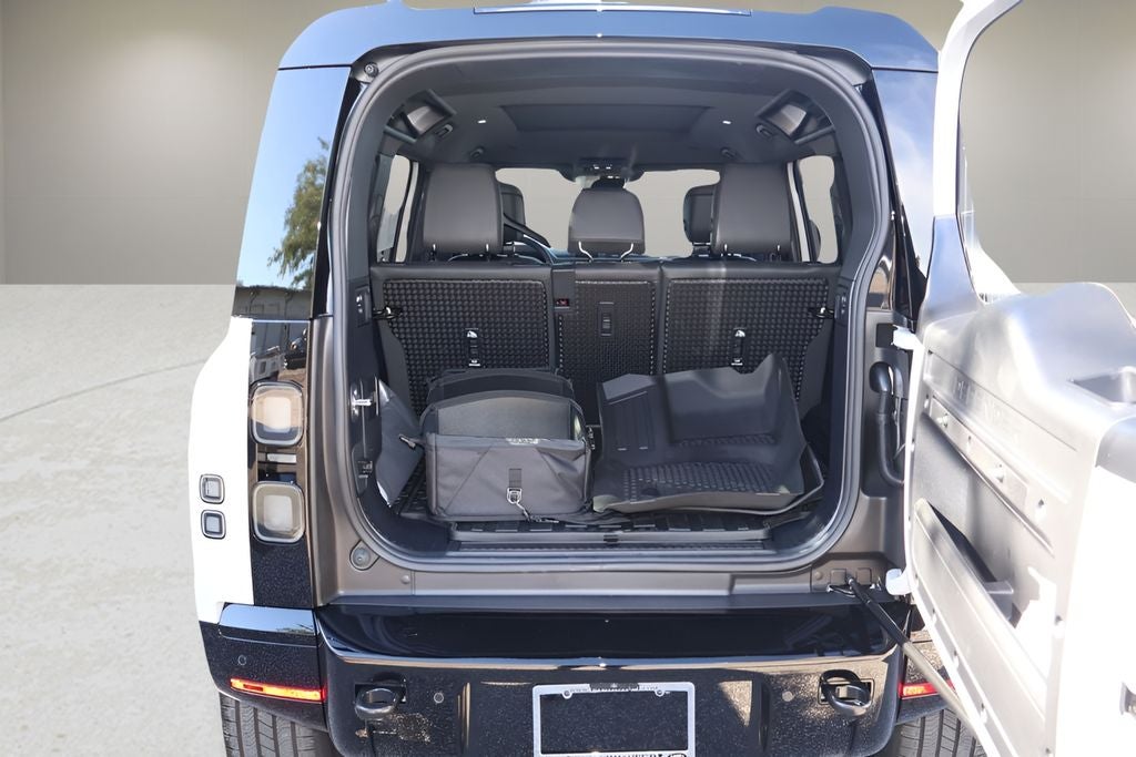 2026 Land Rover Defender 110 X-Dynamic SE