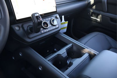 2026 Land Rover Defender 110 X-Dynamic SE