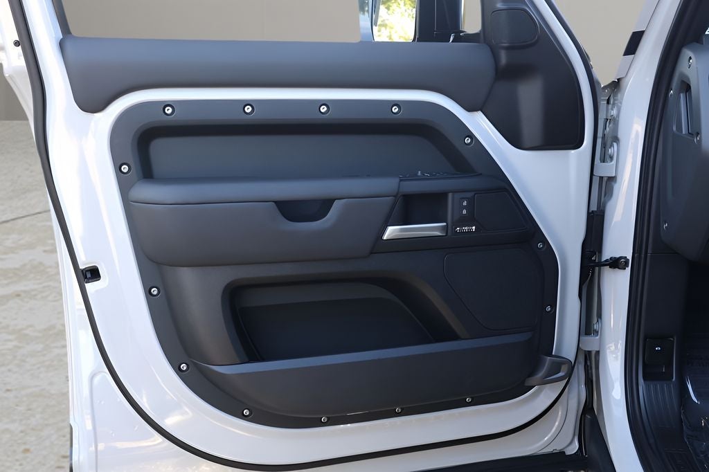 2026 Land Rover Defender 110 X-Dynamic SE