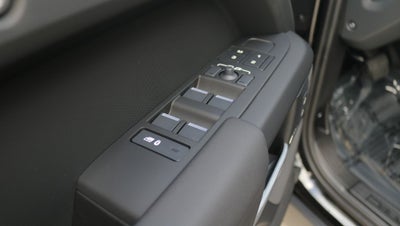 2026 Land Rover Defender 110 X-Dynamic SE
