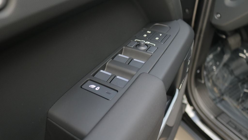2026 Land Rover Defender 110 X-Dynamic SE