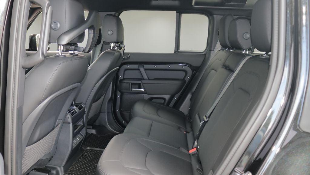 2026 Land Rover Defender 110 X-Dynamic SE