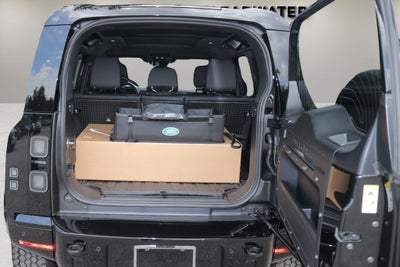 2026 Land Rover Defender 110 X-Dynamic SE