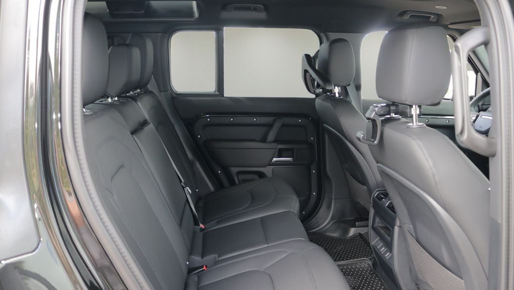 2026 Land Rover Defender 110 X-Dynamic SE