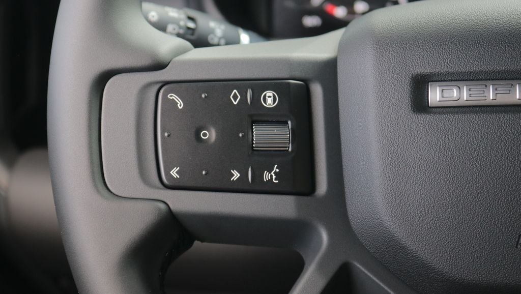 2026 Land Rover Defender 110 X-Dynamic SE