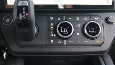 2026 Land Rover Defender 110 X-Dynamic SE
