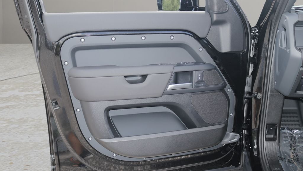 2026 Land Rover Defender 110 X-Dynamic SE