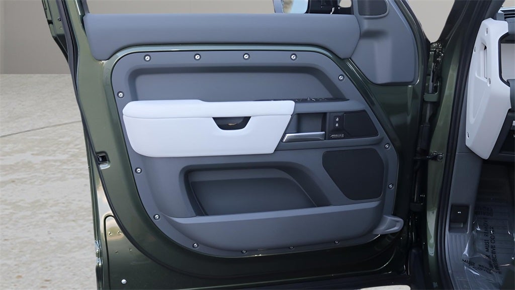 2026 Land Rover Defender 110 X-Dynamic SE