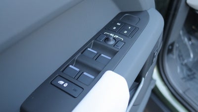 2026 Land Rover Defender 110 X-Dynamic SE