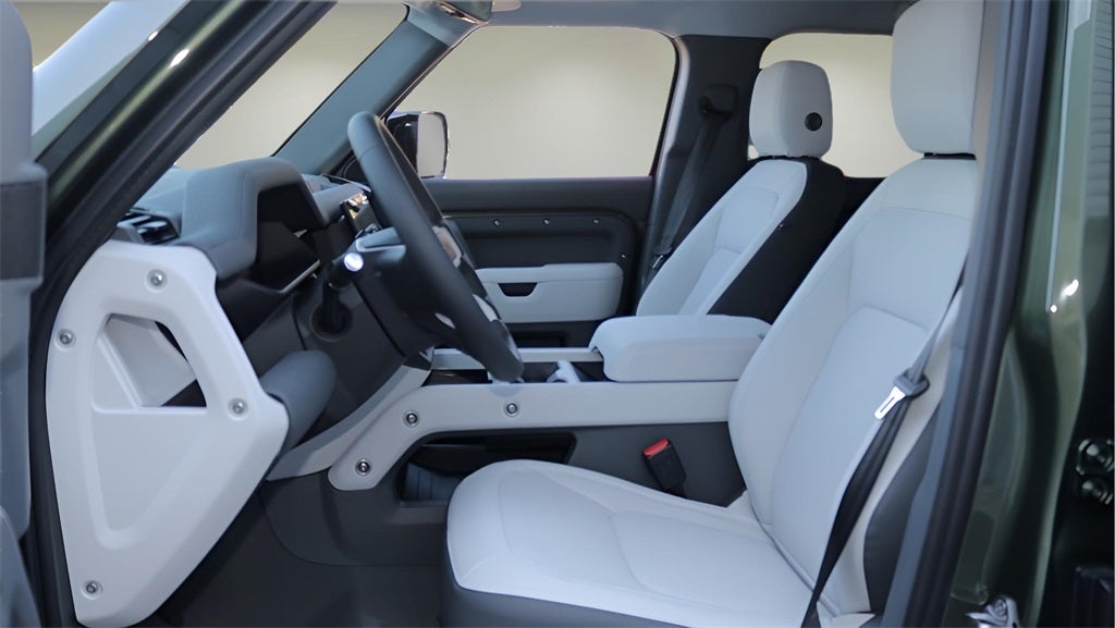 2026 Land Rover Defender 110 X-Dynamic SE