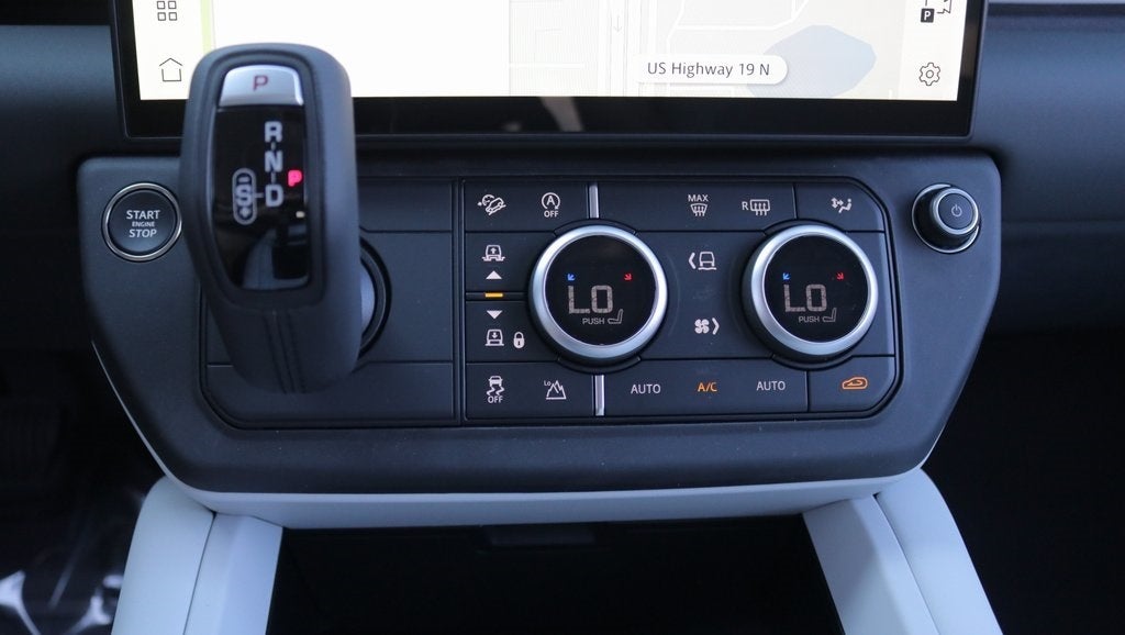 2026 Land Rover Defender 110 X-Dynamic SE