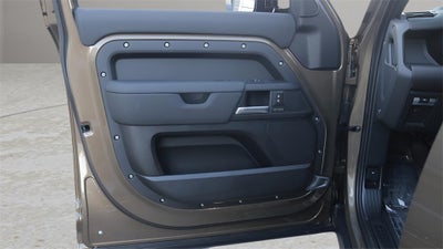 2026 Land Rover Defender 110 X-Dynamic SE