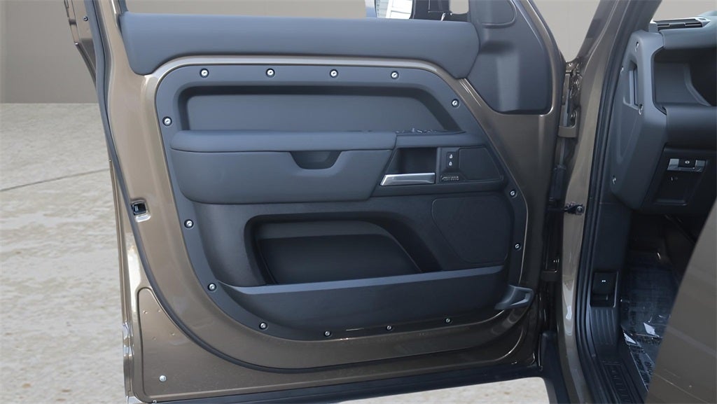 2026 Land Rover Defender 110 X-Dynamic SE