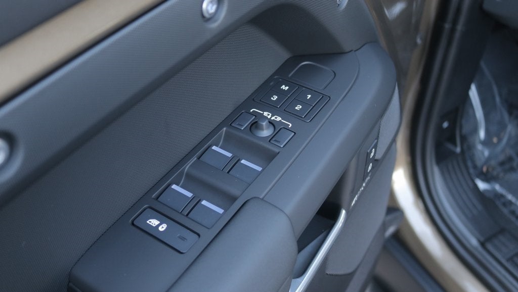 2026 Land Rover Defender 110 X-Dynamic SE