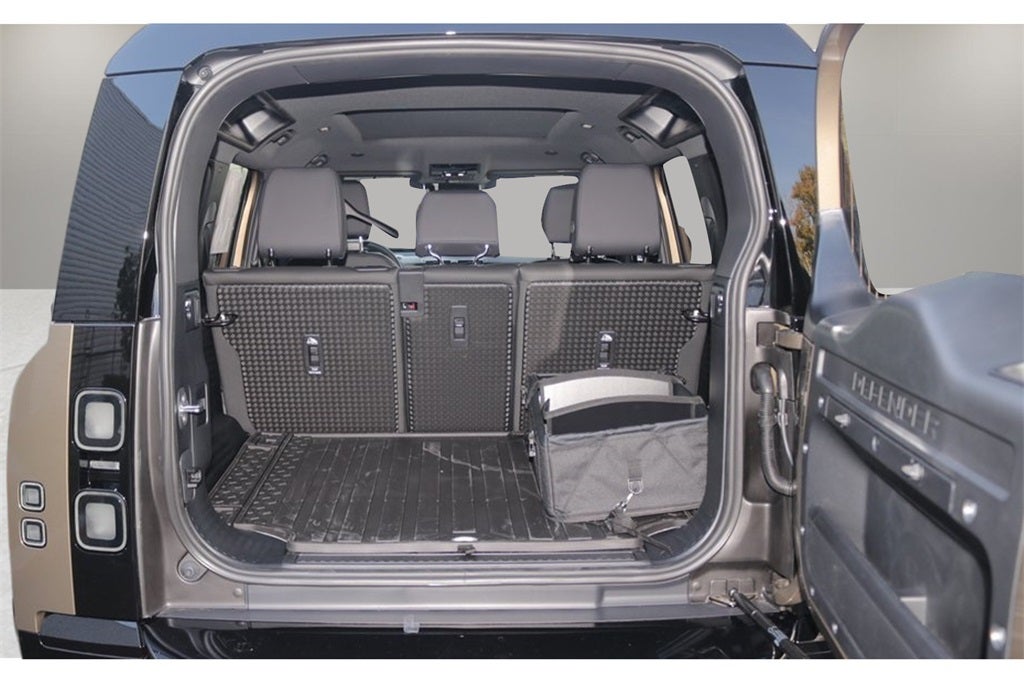 2026 Land Rover Defender 110 X-Dynamic SE