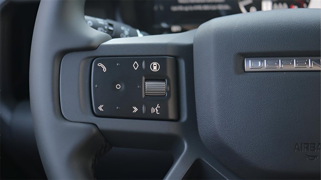 2026 Land Rover Defender 110 X-Dynamic SE