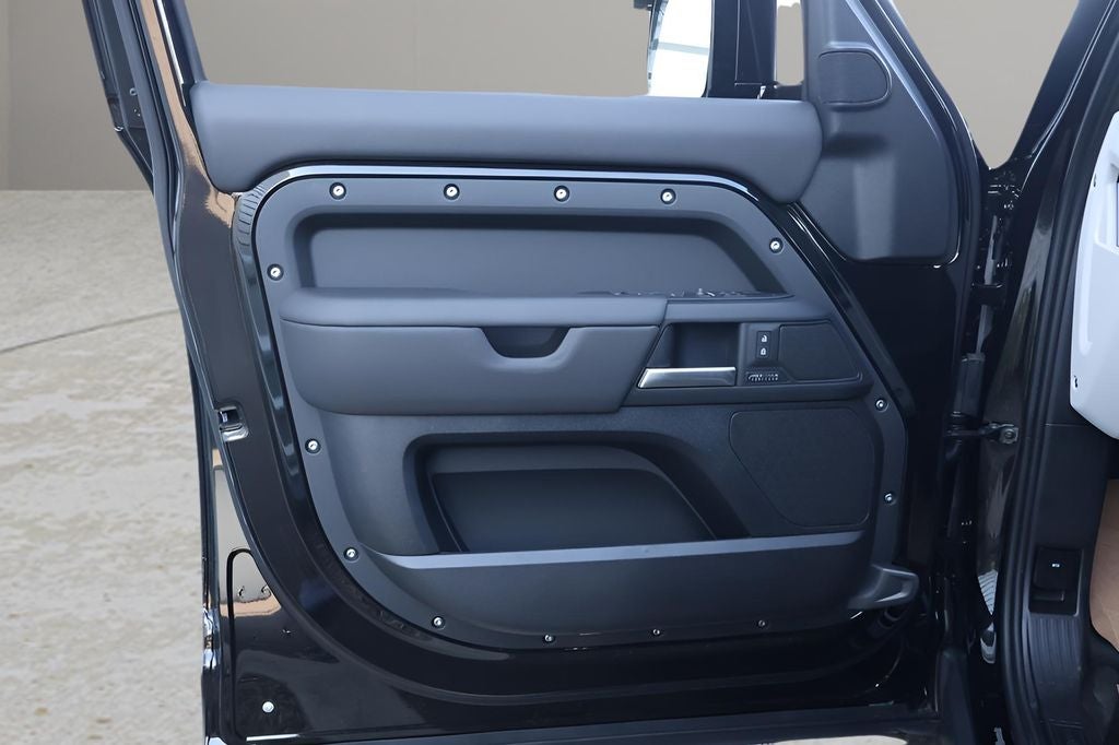 2026 Land Rover Defender 110 X-Dynamic SE