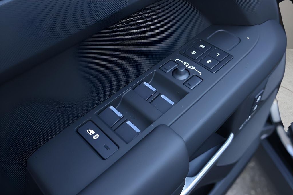 2026 Land Rover Defender 110 X-Dynamic SE