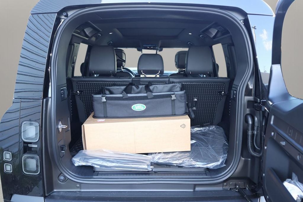 2026 Land Rover Defender 110 X-Dynamic SE