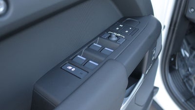 2026 Land Rover Defender 110 X-Dynamic SE