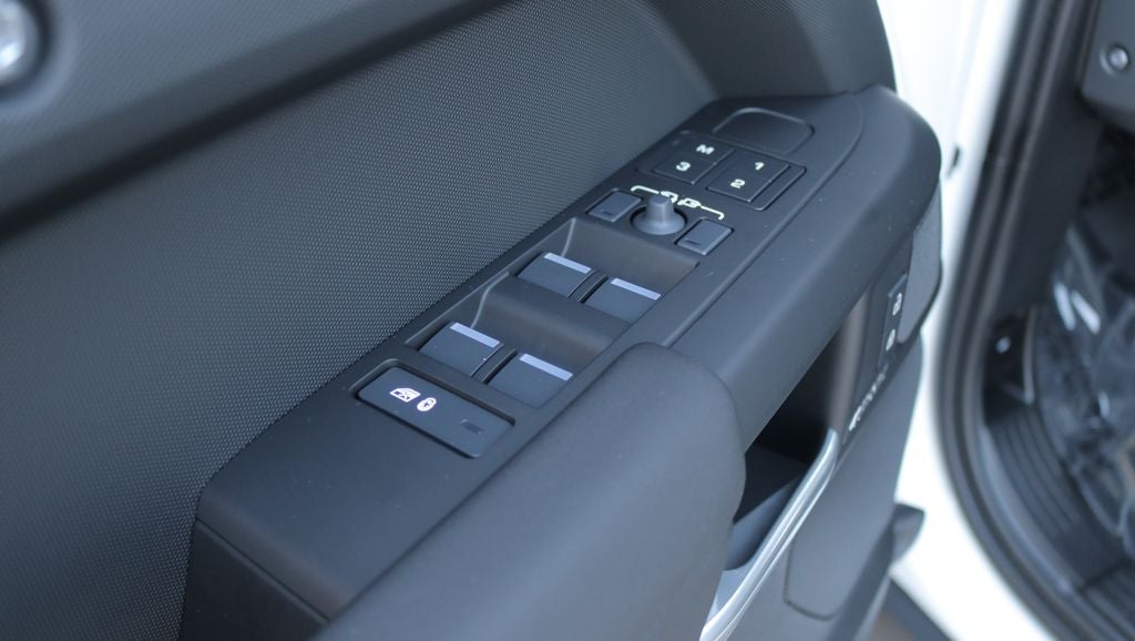 2026 Land Rover Defender 110 X-Dynamic SE