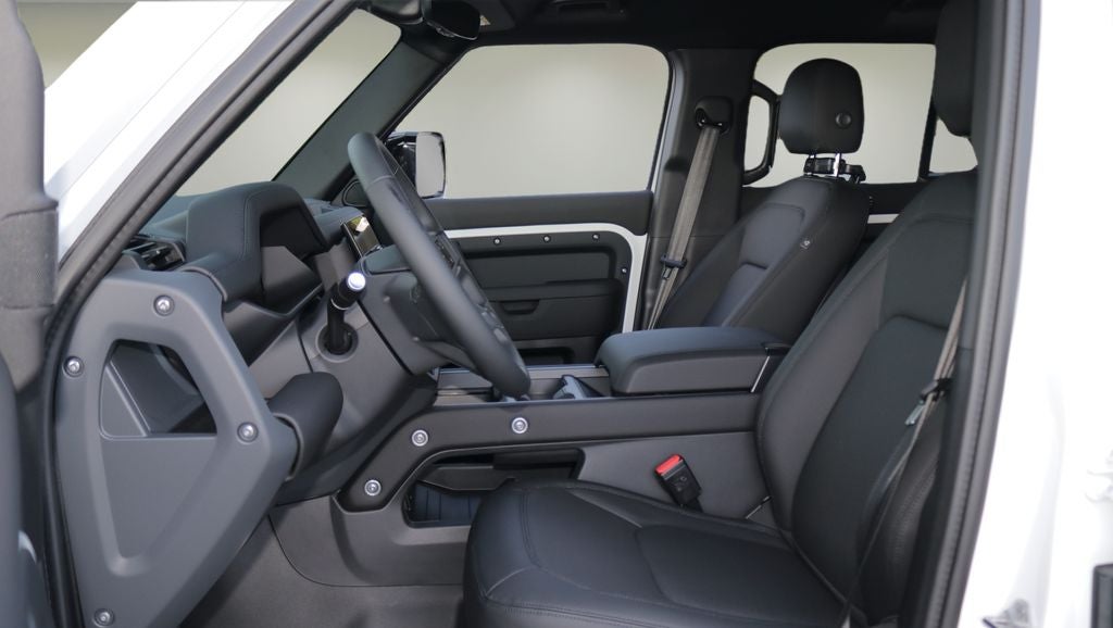 2026 Land Rover Defender 110 X-Dynamic SE