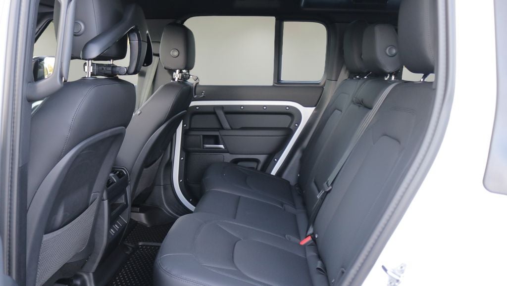 2026 Land Rover Defender 110 X-Dynamic SE