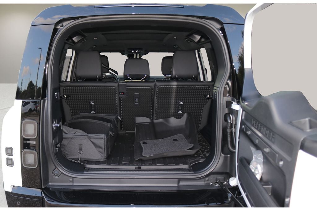2026 Land Rover Defender 110 X-Dynamic SE