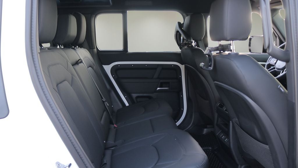 2026 Land Rover Defender 110 X-Dynamic SE