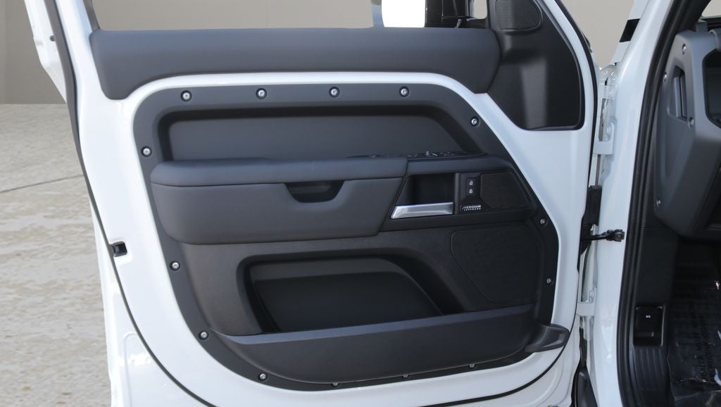 2026 Land Rover Defender 110 X-Dynamic SE