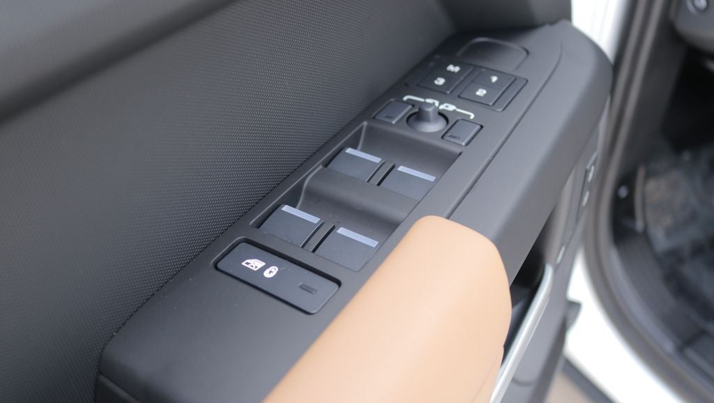 2026 Land Rover Defender 110 X-Dynamic SE