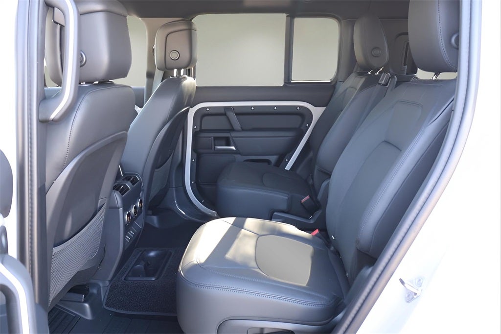 2026 Land Rover Defender 110 X-Dynamic SE