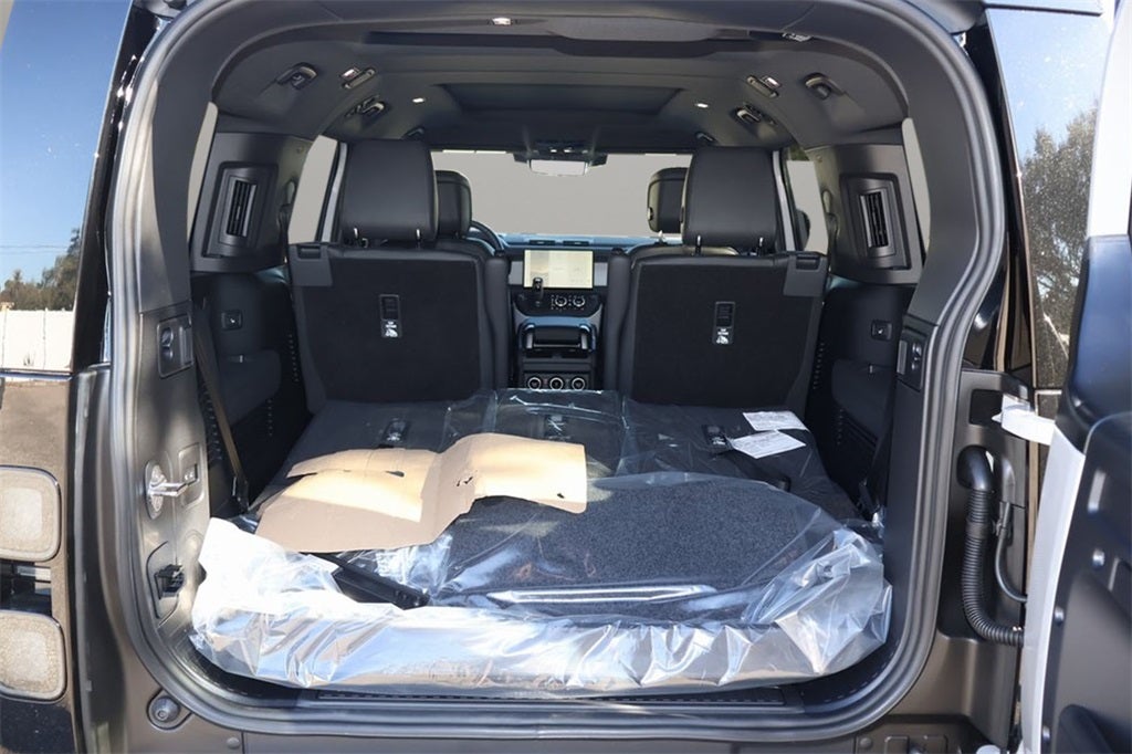 2026 Land Rover Defender 110 X-Dynamic SE