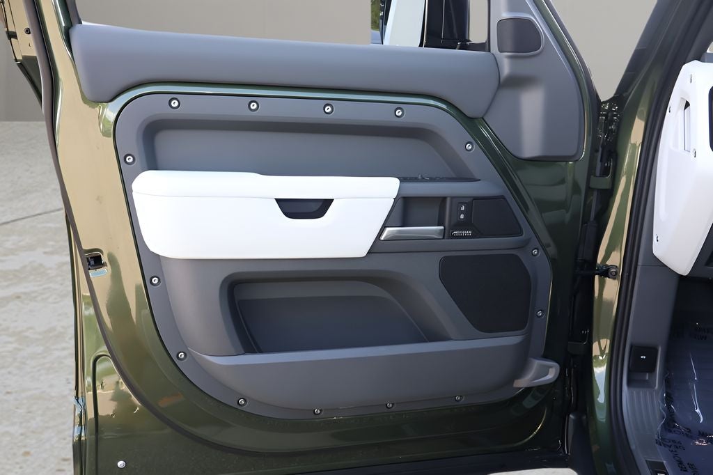 2026 Land Rover Defender 110 X-Dynamic SE