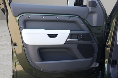 2026 Land Rover Defender 110 X-Dynamic SE