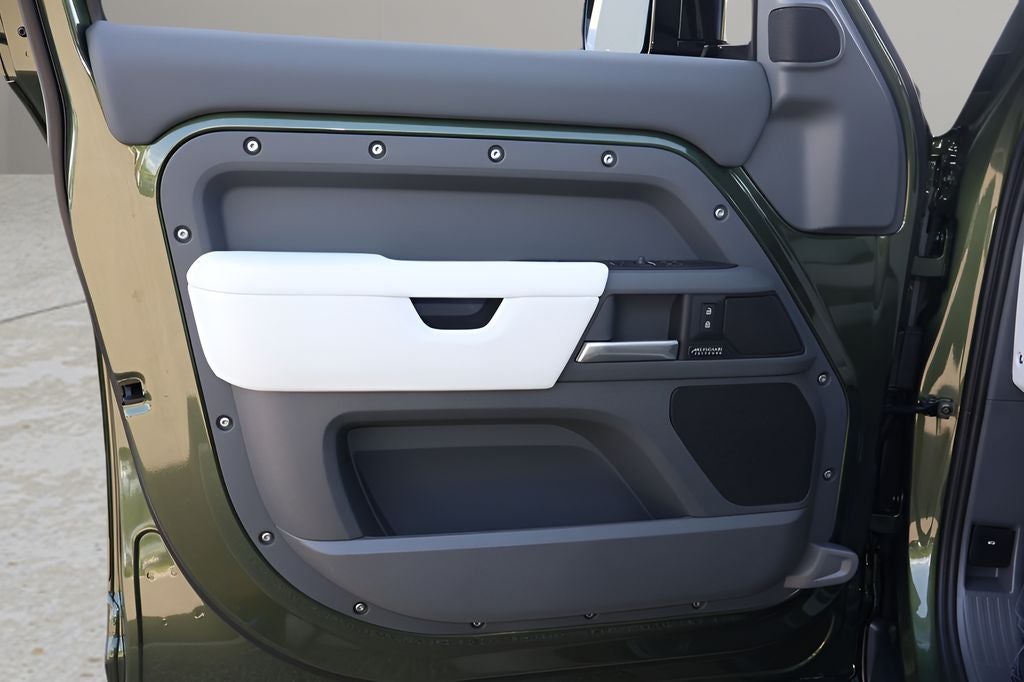 2026 Land Rover Defender 110 X-Dynamic SE
