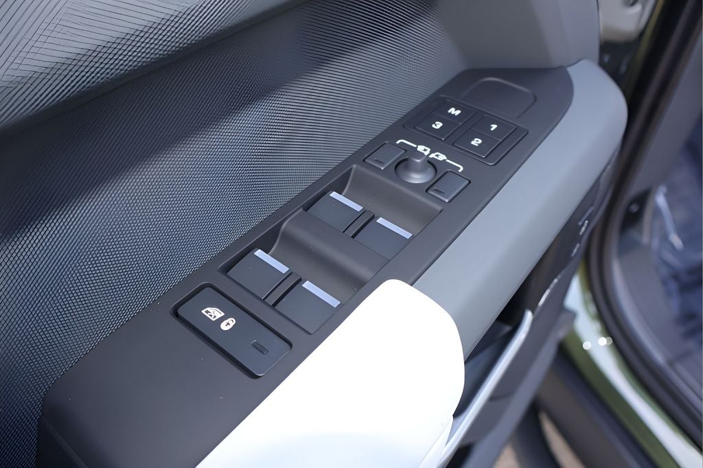 2026 Land Rover Defender 110 X-Dynamic SE