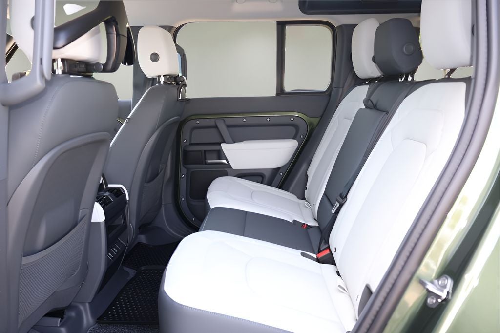 2026 Land Rover Defender 110 X-Dynamic SE