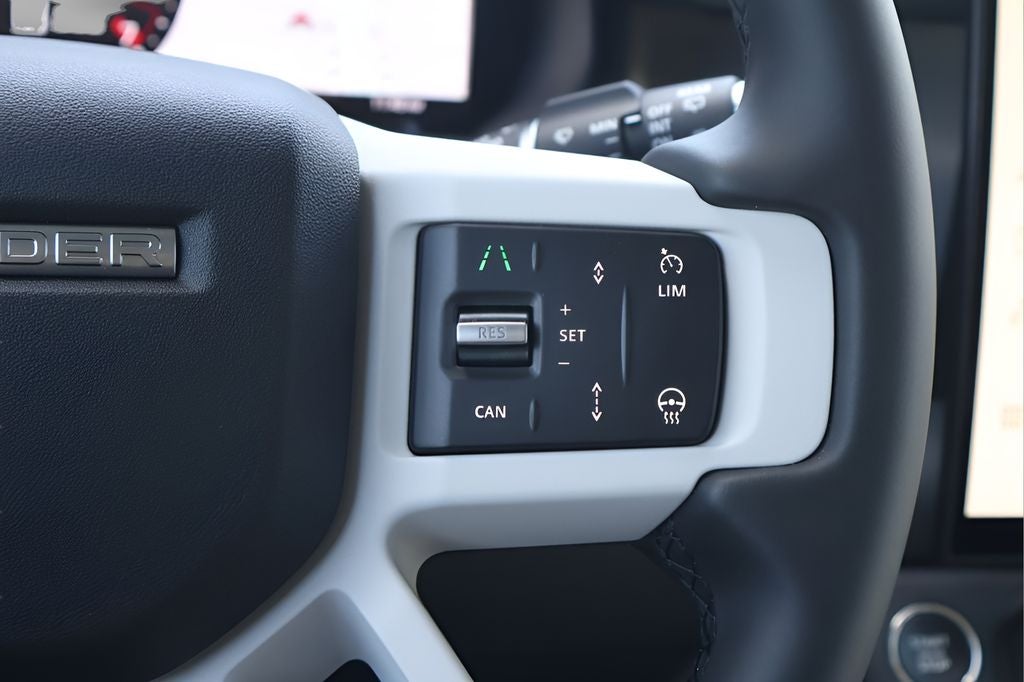 2026 Land Rover Defender 110 X-Dynamic SE