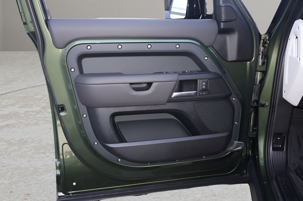 2026 Land Rover Defender 110 X-Dynamic SE