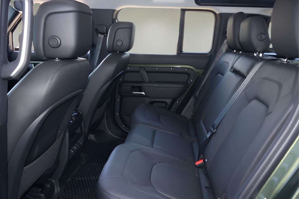 2026 Land Rover Defender 110 X-Dynamic SE