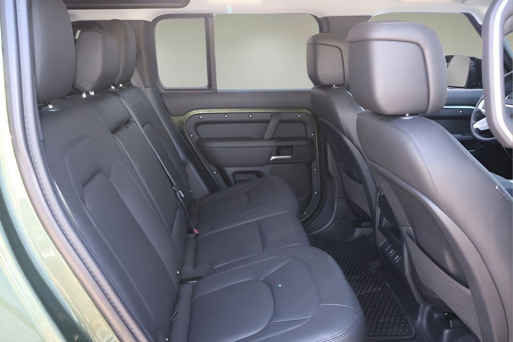 2026 Land Rover Defender 110 X-Dynamic SE
