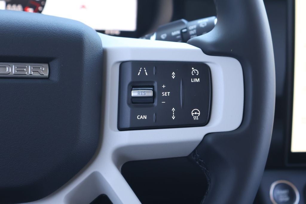 2026 Land Rover Defender 110 X-Dynamic SE