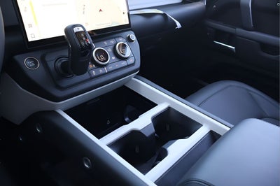 2026 Land Rover Defender 110 X-Dynamic SE