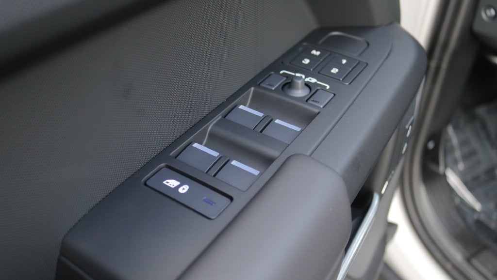 2026 Land Rover Defender 110 X-Dynamic SE