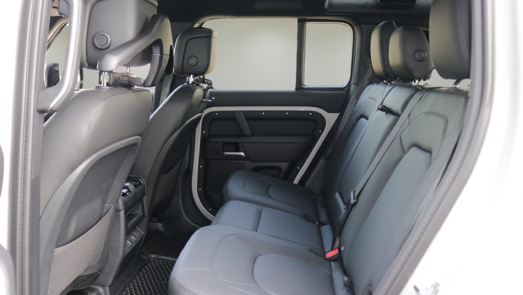2026 Land Rover Defender 110 X-Dynamic SE
