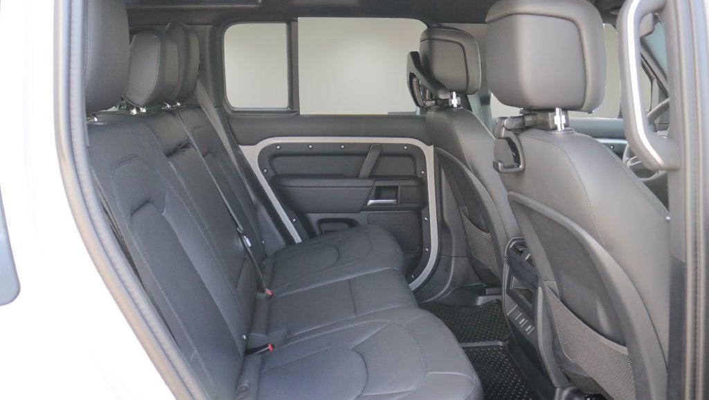 2026 Land Rover Defender 110 X-Dynamic SE